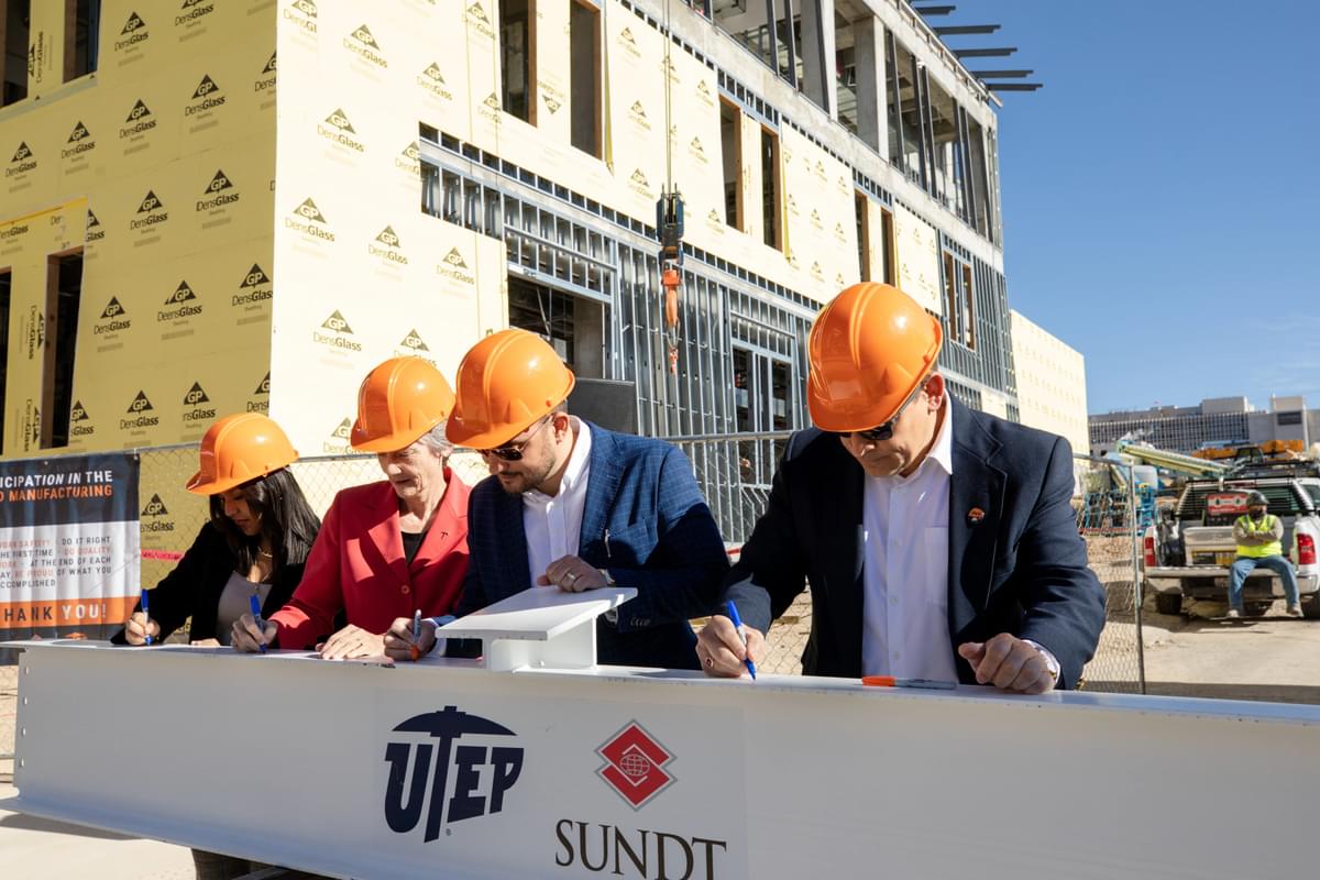 Today, officials from The 山ּ of Texas at El Paso and Sundt Construction celebrated a major milestone in the dvanced Manufacturing and Aerospace Center building’s progress — the Topping Out Ceremony.  Officials including, (from left) UTEP Student Government Association President Andrea Nunez, President Heather Wilson, Sundt Project Manager Daren Mieles and Sundt Vice President Joseph Riccillo, signed a construction beam at today's ceremony. 