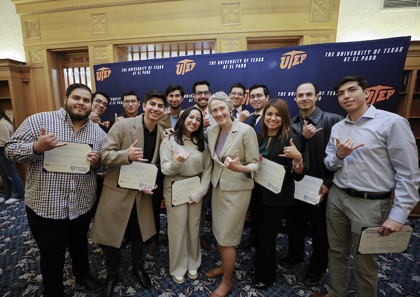 UTEP President Heather Wilson was joined by the recipients of a new scholarship from the Secretariat for Innovation and Economic Development and the Innovation and Competitiveness Institute of the State of Chihuahua during an event on the UTEP campus to announce the awards on Feb. 15, 2024. The scholarships will provide financial support to select students from the State of Chihuahua who are currently enrolled in postgraduate studies in semiconductors, the aerospace industry and electrified transportation at UTEP. Credit: The 山ּ of Texas at El Paso. 